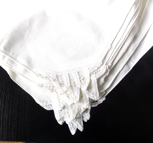 SERVIETTES BRODEES MAIN DENTELLE RENAISSANCE SUR LIN LOT DE 12 PROMO*** - Picture 3 of 4