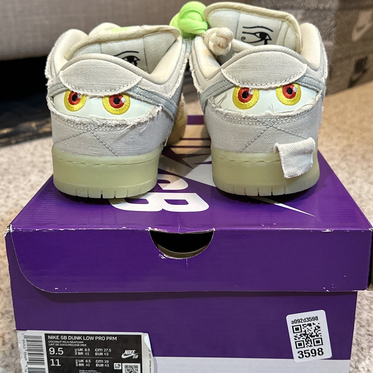 Size 9.5 - Nike SB Dunk Low 