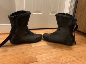 black moto boots