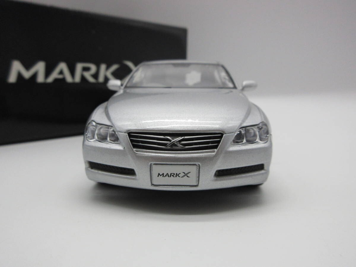 1:30 Toyota 1st MARK X 120 Late Color Sample Mini Car Silver