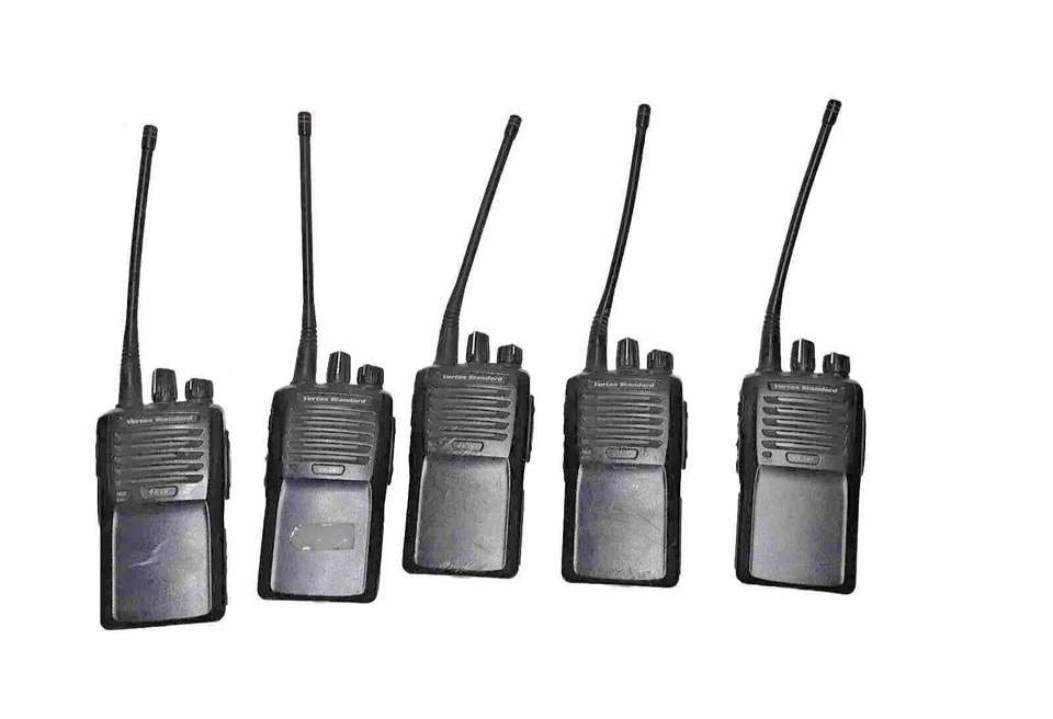 LOTE DE 6 RADIO BIDIRECCIONAL VERTEX EVX-531 CON 1 CARGADOR MÚLTIPLE DE 6 BAHÍAS Y 6* 3 fundas nuevas Foto 2 de 4