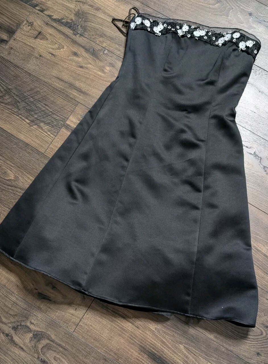 Cachet Sleeveless Black Dress With White Floral Accent vintage Size 8