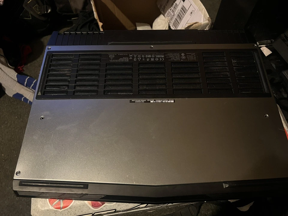 Alienware AW15R3 15.6 inch (1TB + 128GB, Intel Core i7 7th Gen., 3.80GHz, 16GB) - Image 3 of 4