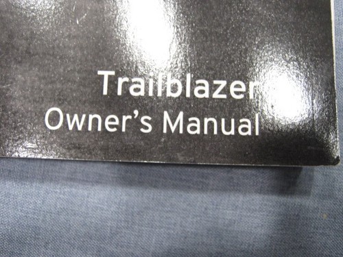 CHEVROLET TRAILBLAZER 2025 OWNERS MANUAL FREE SHIPPING - Picture 4 of 6