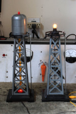 MARX 0446 REVOLVING BEACON. AND 465 BUBBLING WATER TANK TOWER WORKS!