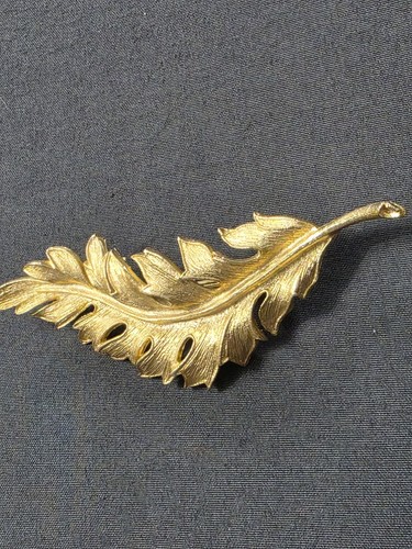 Estate  - Gold Tone - Designer Signed Vintage Brooch - Item 269