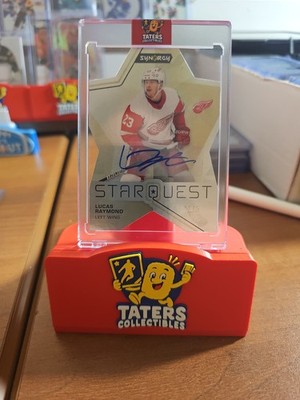 2021-22 Upper Deck Synergy - Starquest Lucas Raymond #SQ-22 Gold Auto /5 RC