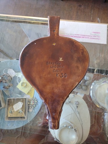 Vtg Brayton Laguna Calif. Pottery 'Dutch' Bellows Wall Pocket - Picture 5 of 6