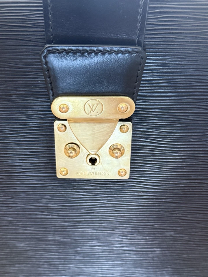 Maletín Louis Vuitton Epi Servillette Fermoir Foto 3 de 4