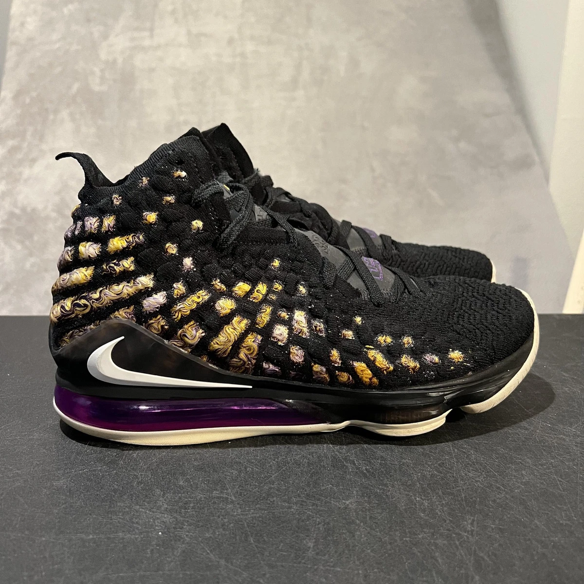 Preços baixos em Nike LeBron 17 Lakers | eBay