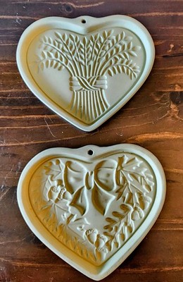 2 Pampered Chef Stoneware Cookie Mold   Bountiful '04 & Autumn Wreath '03 Hearts