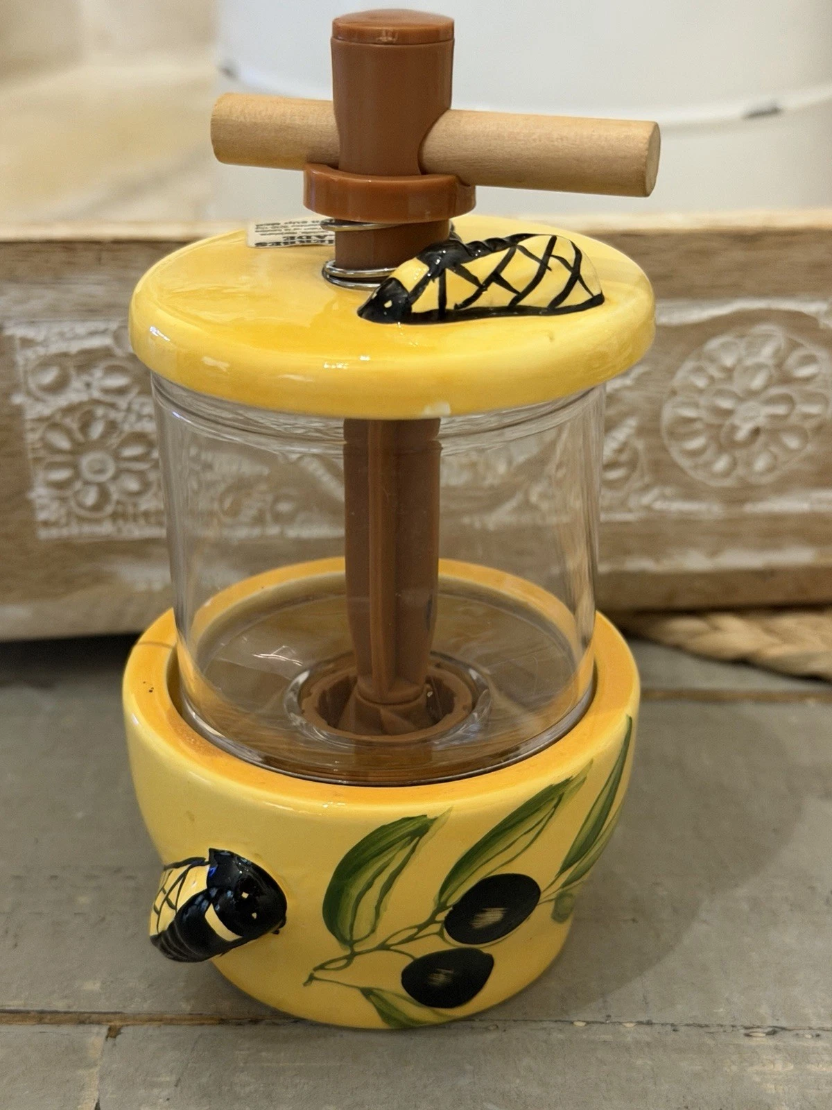 Vintage French Ceramic Herb Spice Mill Grinder 1980's Olive Bee Design Working
Opens in a new window
