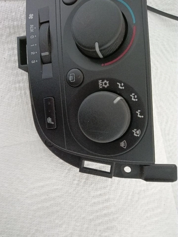 2005 06 07-09 庞蒂亚克蒙大拿州温度控制带后交流 | OPT C69 & C60 — 第 2/4 张图片