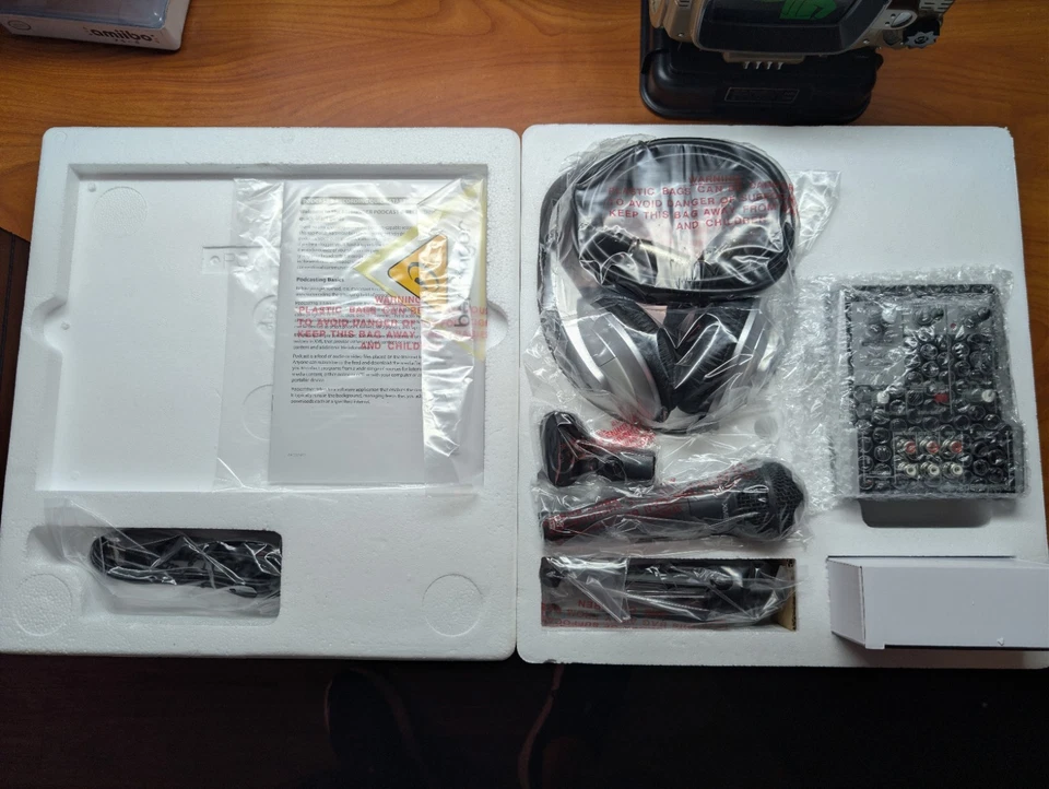 Behringer PODCASTUDIO 2 USB Bundle - Podcasting Bundle - Image 3 of 3