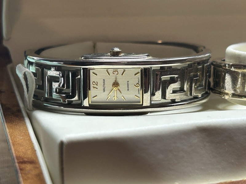 Ladies Waltham Quartz Watch New Battery Look!