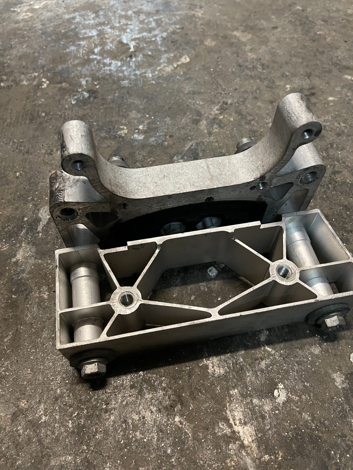 2021 AUDI R8 PLUS TRANSMISSION MOUNT ~BUSHING DAMAGE~ 4S0 813 857 B 4S0.813.857B