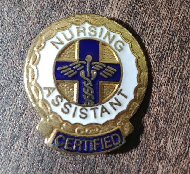 1977 CERTIFIED NURSING ASSISTANT ENAMEL GOLD TONE LAPEL PIN UNIFORM