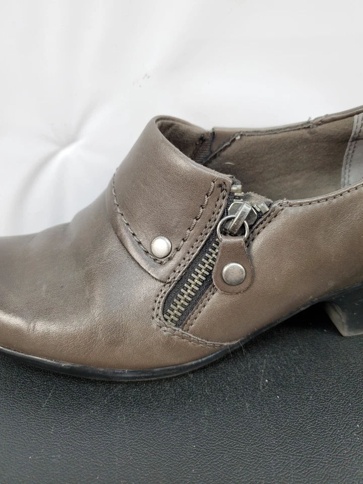 Zapatos zueco Clarks de tacón flexible para mujer talla 9M cuero marrón cremallera lateral superior Foto 4 de 4