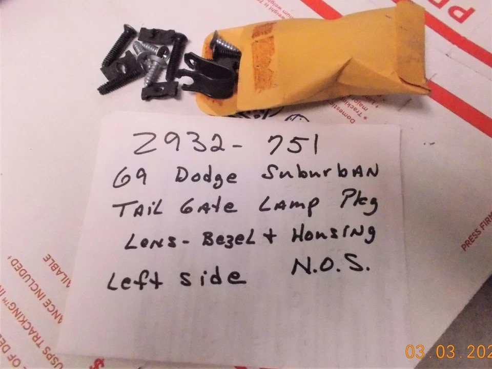 Dodge Suburban 1969 nuevo de stock puerta en T parada/giro/lámpara de freno montaje MoPar #2932751 Foto 3 de 3