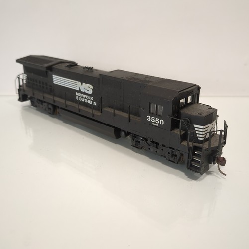 Walthers Trainline HO Norfolk Southern Dash 8-40B B40-8 SOU 3550 Kadees | Condition: Used