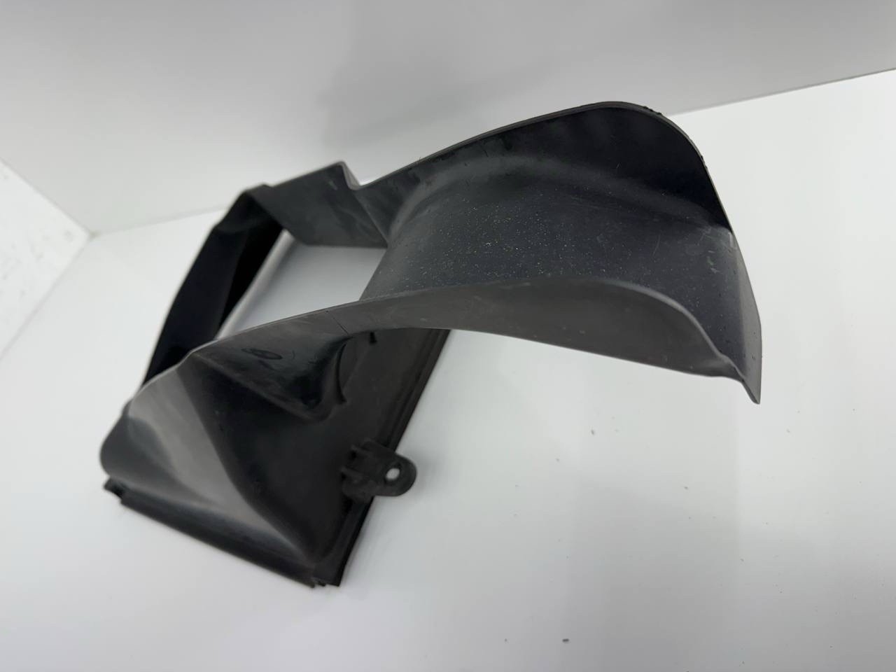 2014-2019 MASERATI GHIBLI FRONT RIGHT PASS SIDE INTERCOOLER AIR DUCT GUIDE 