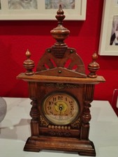 Alte Tischuhr leider mit Quarzuhrwerk, Gehäuse in gutem Zustand