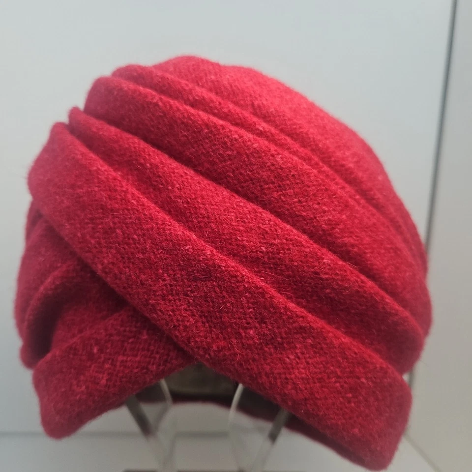 Sombrero Turbante De Colección Rojo Rubí Christian Dior Años 50 60 Diseñador Etiqueta Original D 22 pulgadas Foto 2 de 4