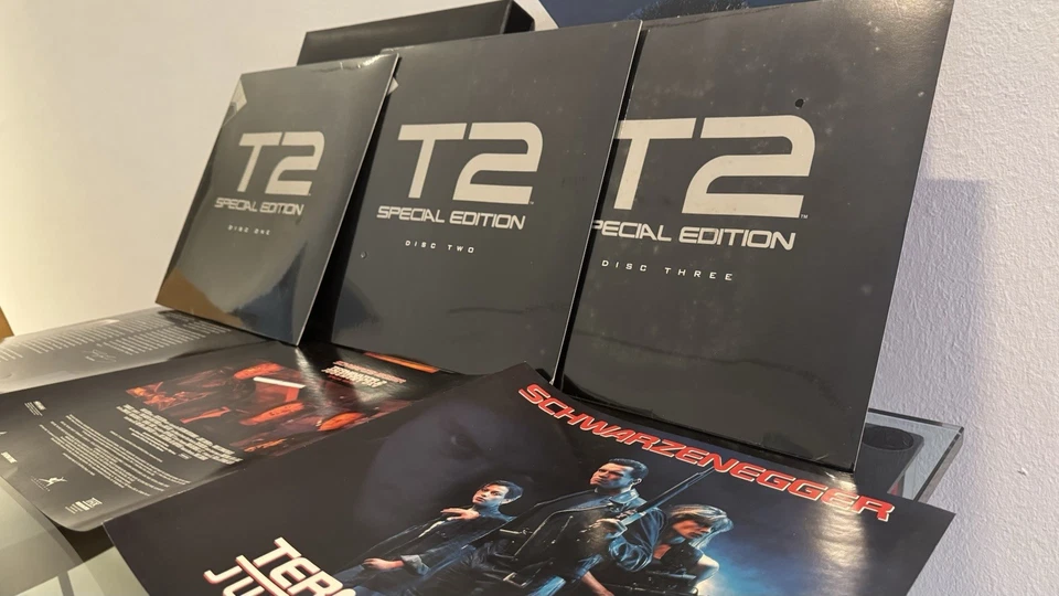 Terminator 2: Judgement Day Special Edition LaserDisc Set 1993 - Image 2 of 4