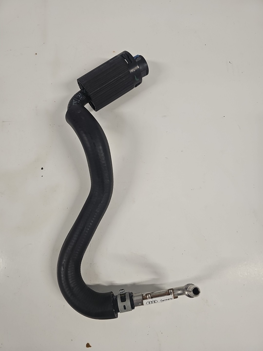 2019 AUDI R8 PLUS FUEL PIPE LINES FUEL RAIL OEM 07L127503AC 07L-127-503-AC.   M2