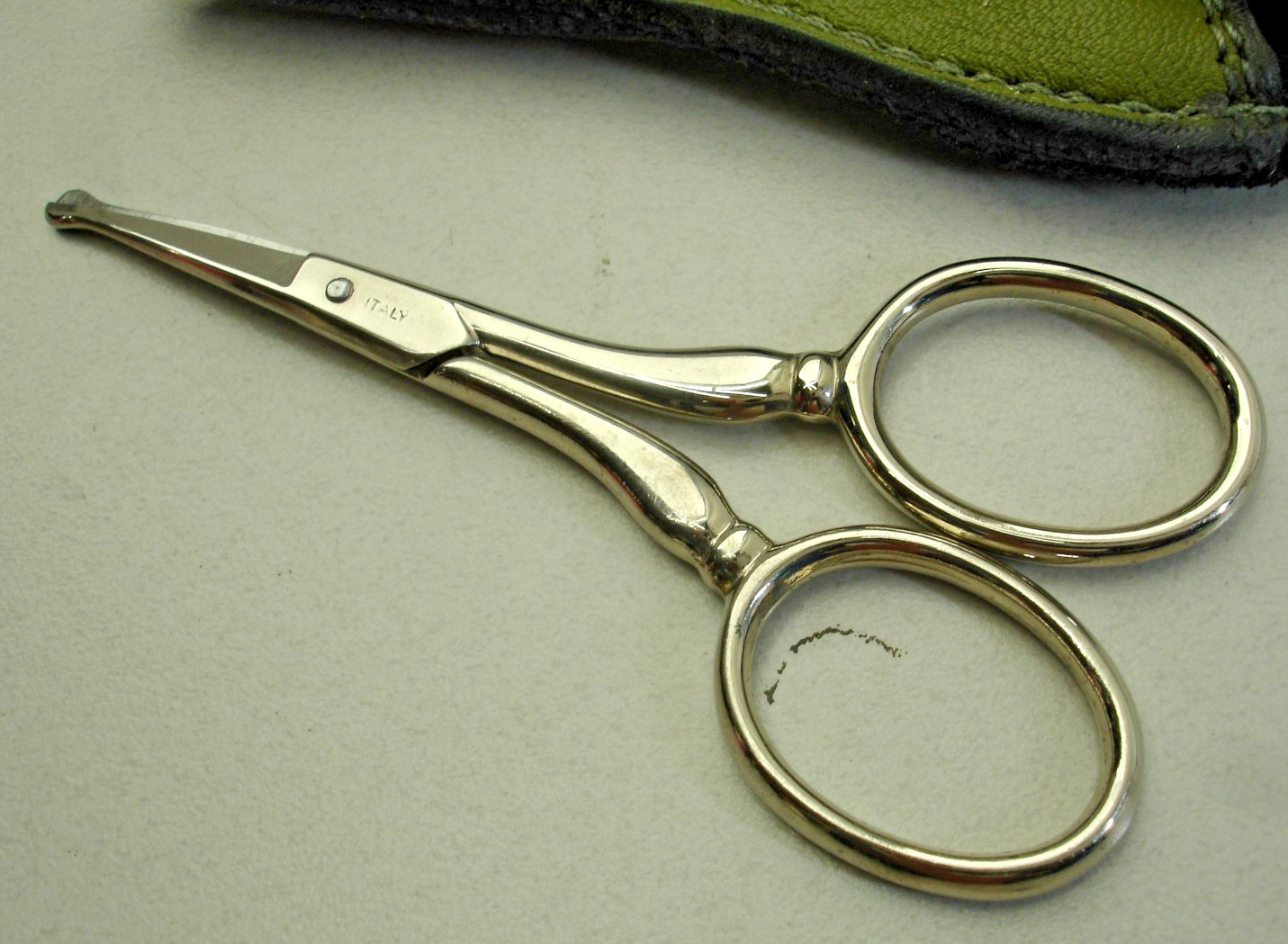 3.5" Italy Facial Hair Safety Pro-Sharpened Salon Trim Scissors w/ Custom Case