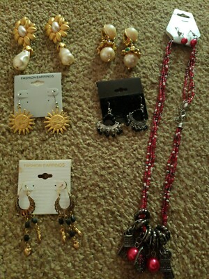 Vintage jewelry over 25 pieces Necklaces Bracelets Chockers