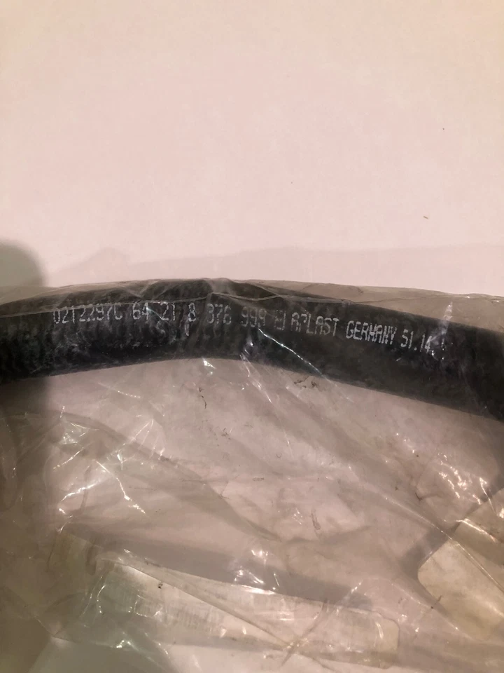 Manguera entrada motor BMW F (2000-2006) OE 64218376999 323Ci 325Ci 325i 325xi 328Ci Foto 2 de 4