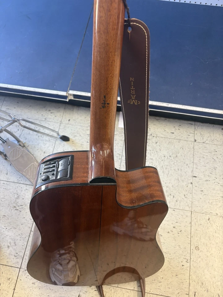 Guitarra eléctrica acústica Takamine serie G Foto 4 de 4