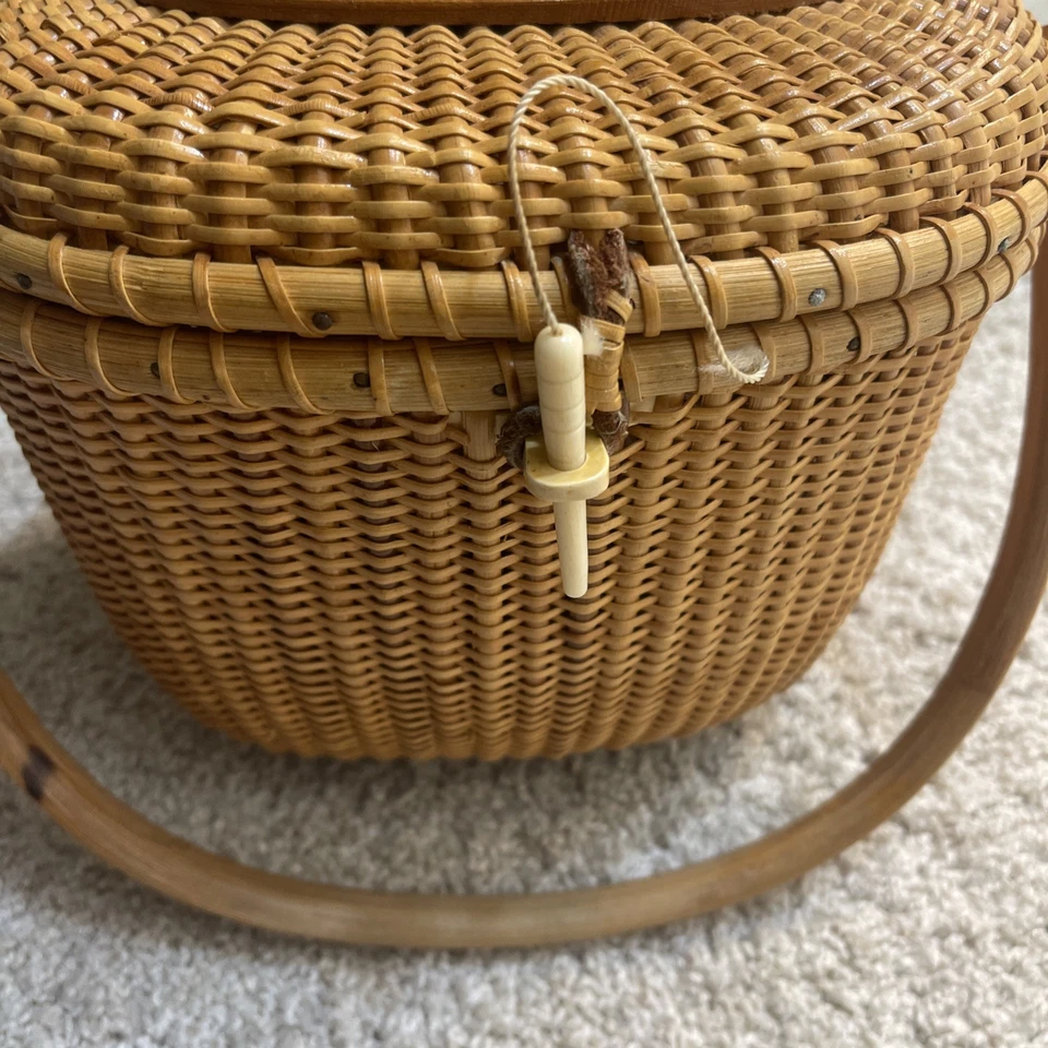 Vintage Nantucket Lightship Basket Handbag Purse Whale estate find - Image 3 of 4