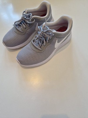 Nike Damen Tanjun Sneaker Grau Textil Low-Top Atmungsaktiv Sportswear EU 38.5