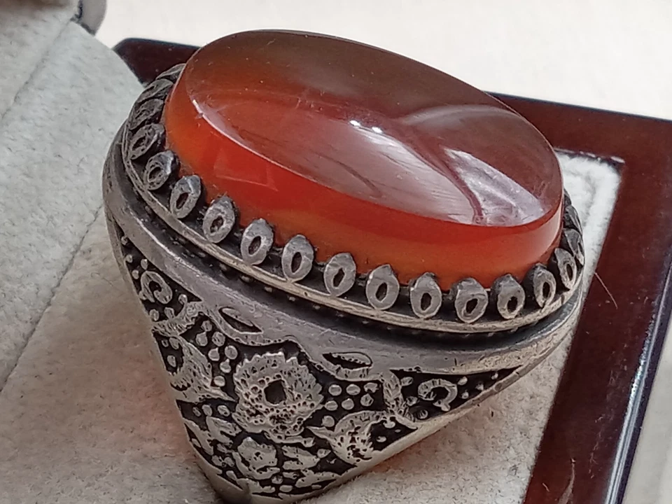 Anillo de plata de ley y cornalina Statement ORNATE: talla 11, 23 gramos Foto 3 de 4