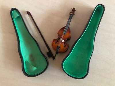 Violine ca 7 cm lang mit Koffer 10 x 3,5 x 2 cm, Bogen 8,5 x 1 cm, dunklere Var.