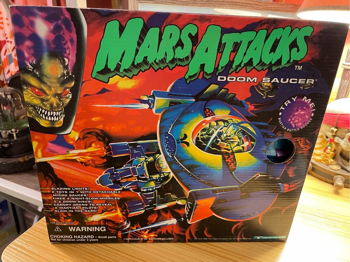 Trendmasters 1996 Mars Attacks! Doom Saucer w/ Martian Pilot-Box