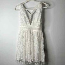 Lulu’s white Mesh Tulle Event Flower Skater dress size Small NWT