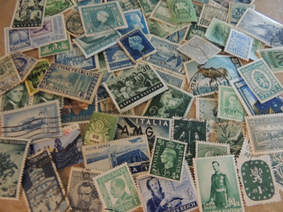 100 estampillas postales antiguas AZUL, VERDE AZULADO EE. UU. y el mundo USADAS fuera de papel artesanías etc. Foto 3 de 4