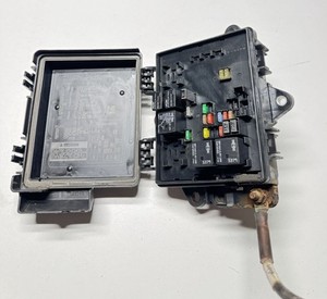 Volvo VNL760 Fuse Box, P/N PA66-GF14