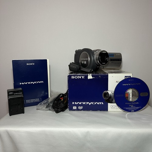 Sony HandyCam DCR-DVD505 Mini DVD Camcorder Works W/battery,memoryStick, Charger