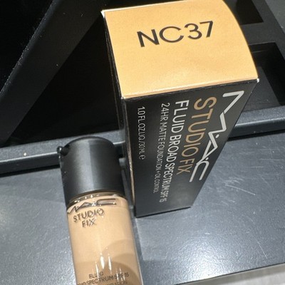 M·A·C Studio Fix Fluid Foundation Matte SPF 15 Oil-Free NC37 30mL