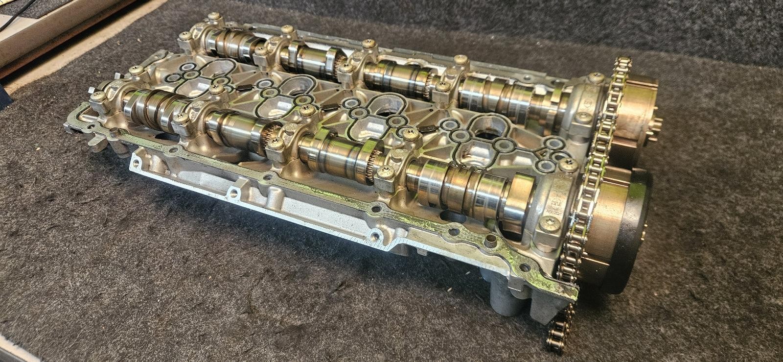 AUDI BENTLEY LAMBO PORSC V8 4.0 Left Cylinder Head Valve Cover 0P2103475E W/CAMS