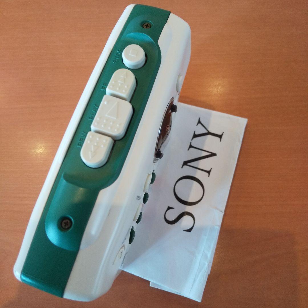 Used SONY Walkman WM-FX202 White Cassette Player AM FM Radio Retro