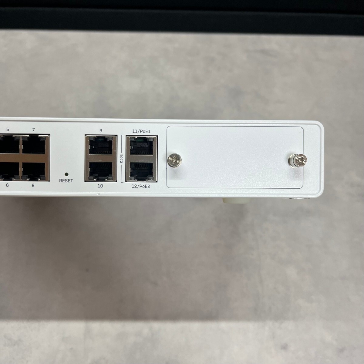 Sophos XGS136 SEiRiOS Firewall Appliance License Until 2026/11/01