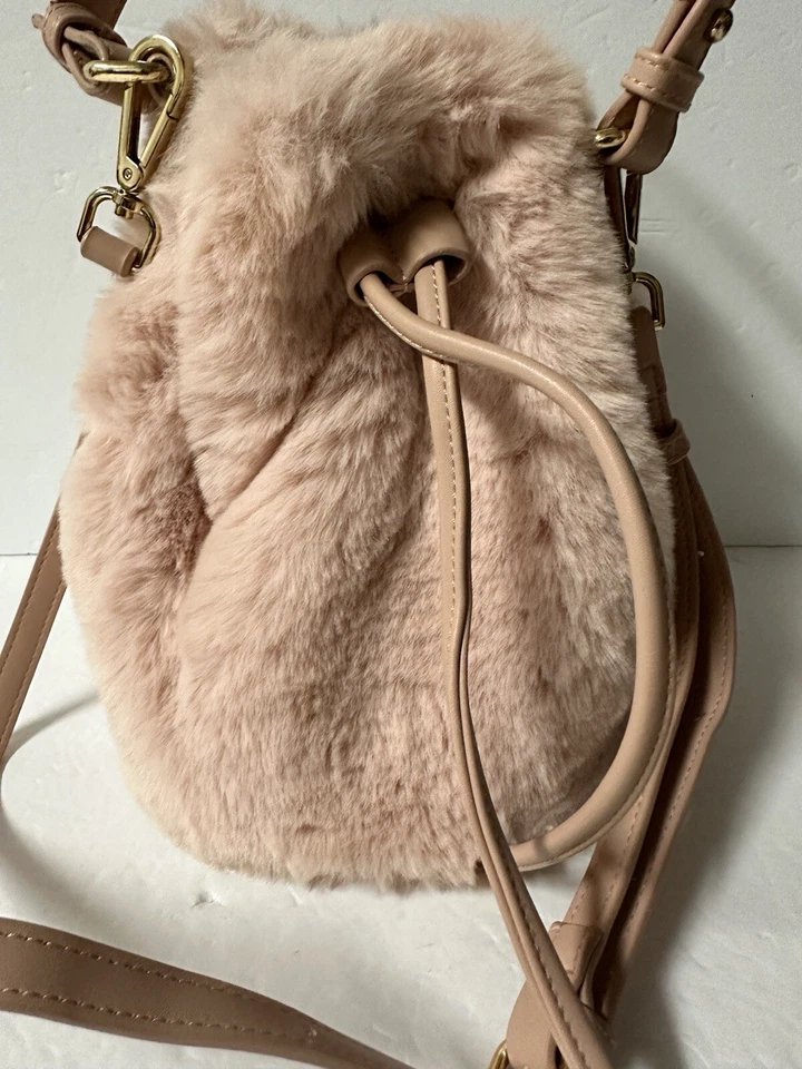 BOLSO BANDOLERA CONVERTIBLE DE PIEL SINTÉTICA ROSA NIVEL CALLE Foto 2 de 4