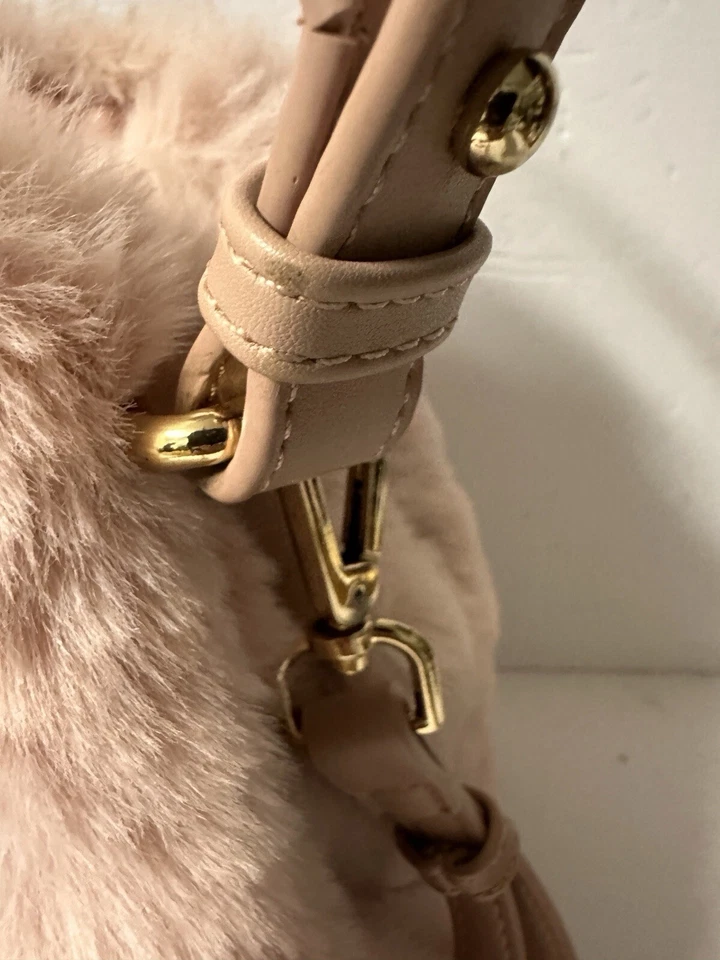 BOLSO BANDOLERA CONVERTIBLE DE PIEL SINTÉTICA ROSA NIVEL CALLE Foto 3 de 4