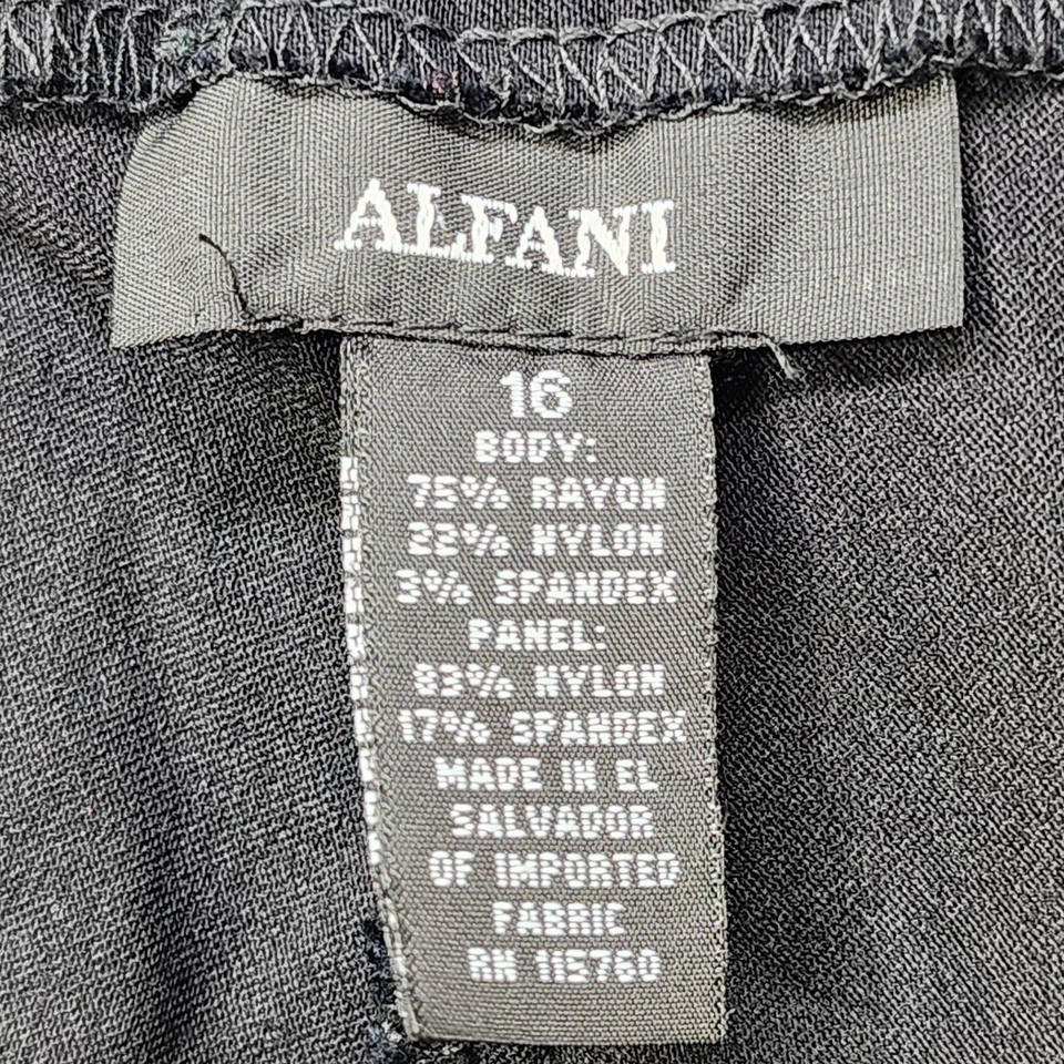 Calça Alfani Feminina 16 Preta Cintura Média Crop Magro Controle de Barriga Capri - Imagem 3 de 4