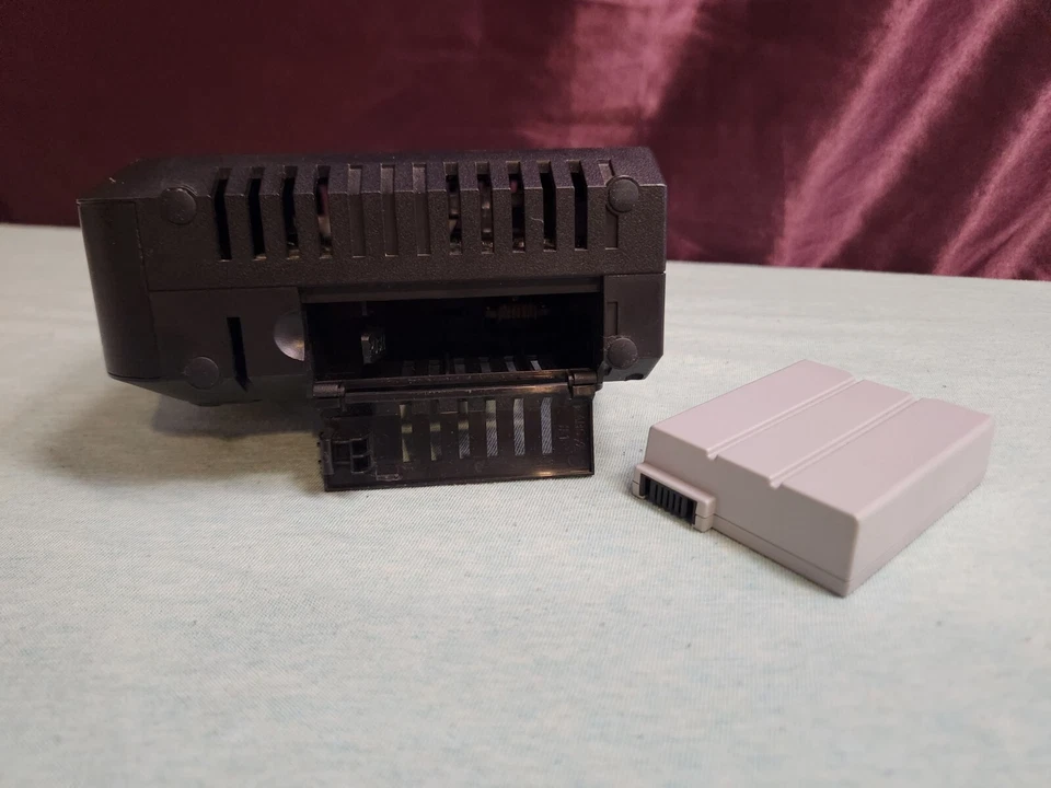 Cisco DPQ3212 DOCSIS 3.0 Cable Modem w/ Backup Battery and cables - Image 4 of 4